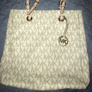 Michael Kors Jet Set Tote